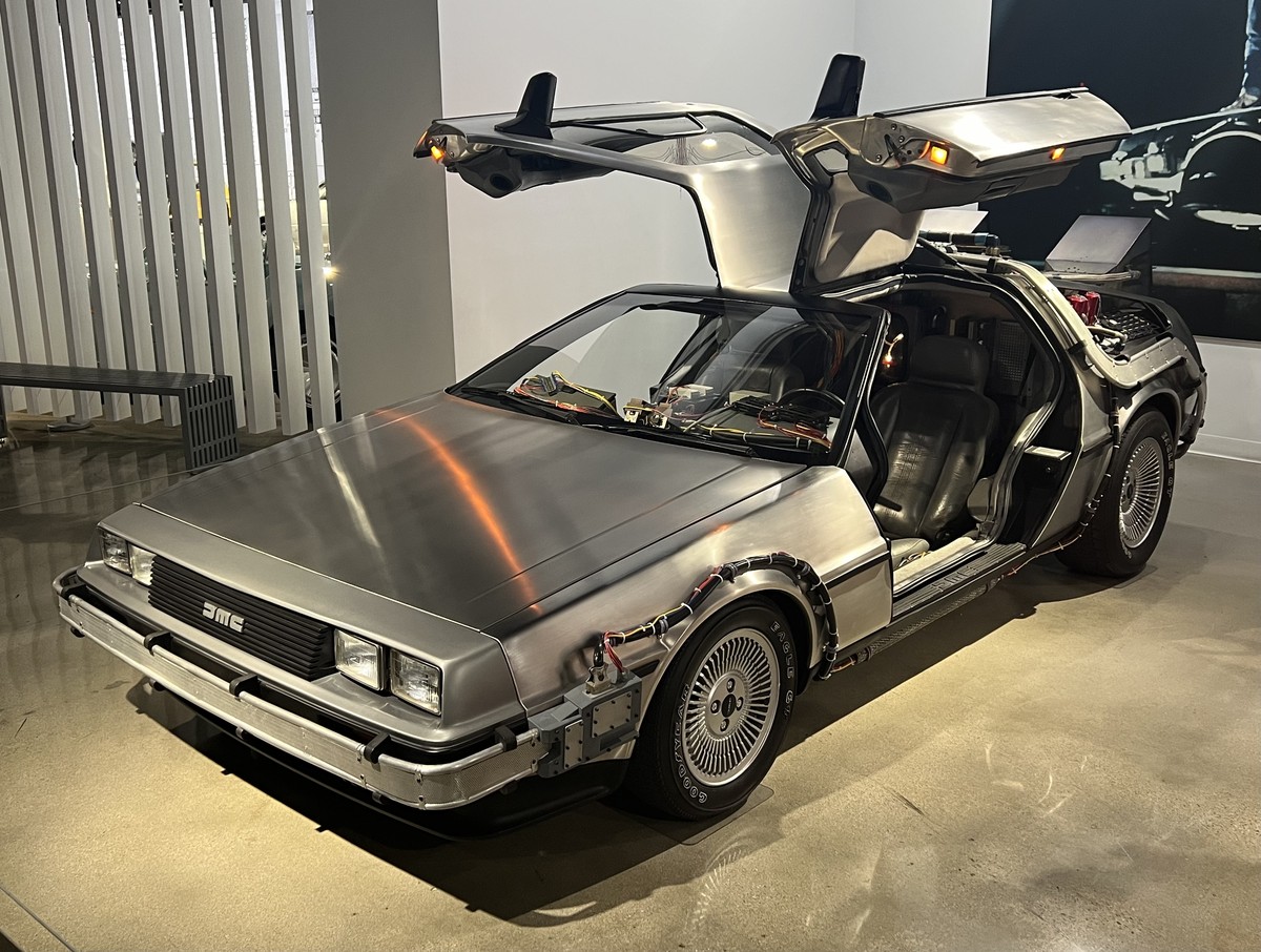 Geleceğe Dönüş Efsanesi: DeLorean DMC-12 Zaman Makinesi