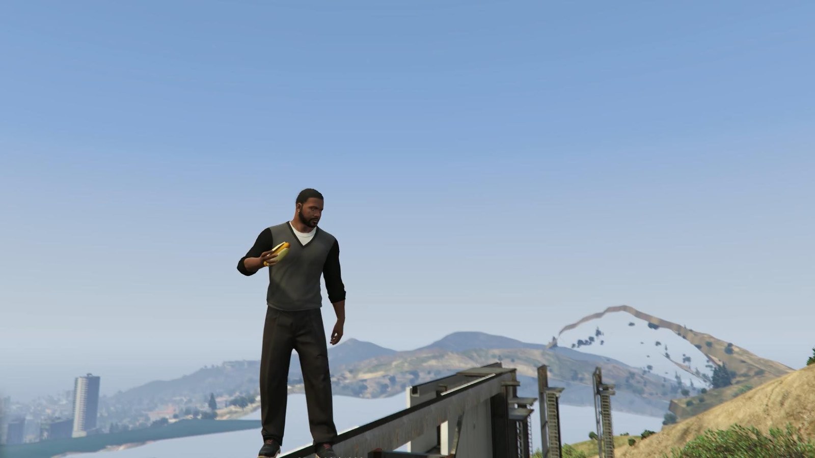 Franklin eats a hot dog atop the Vinewood sign.