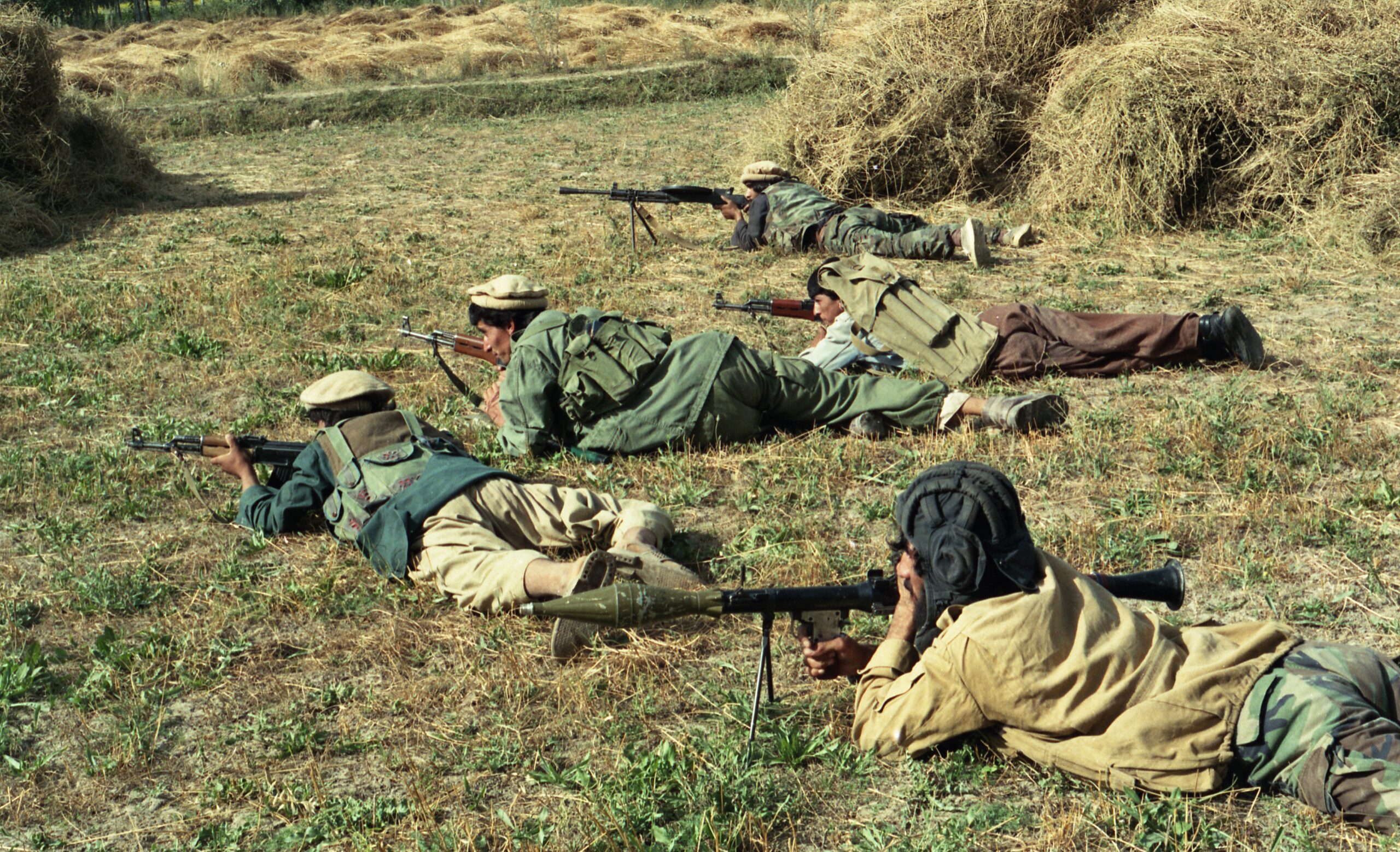 Muj during a military training: Karim'in Askeri Disiplinin Anlık Betimi