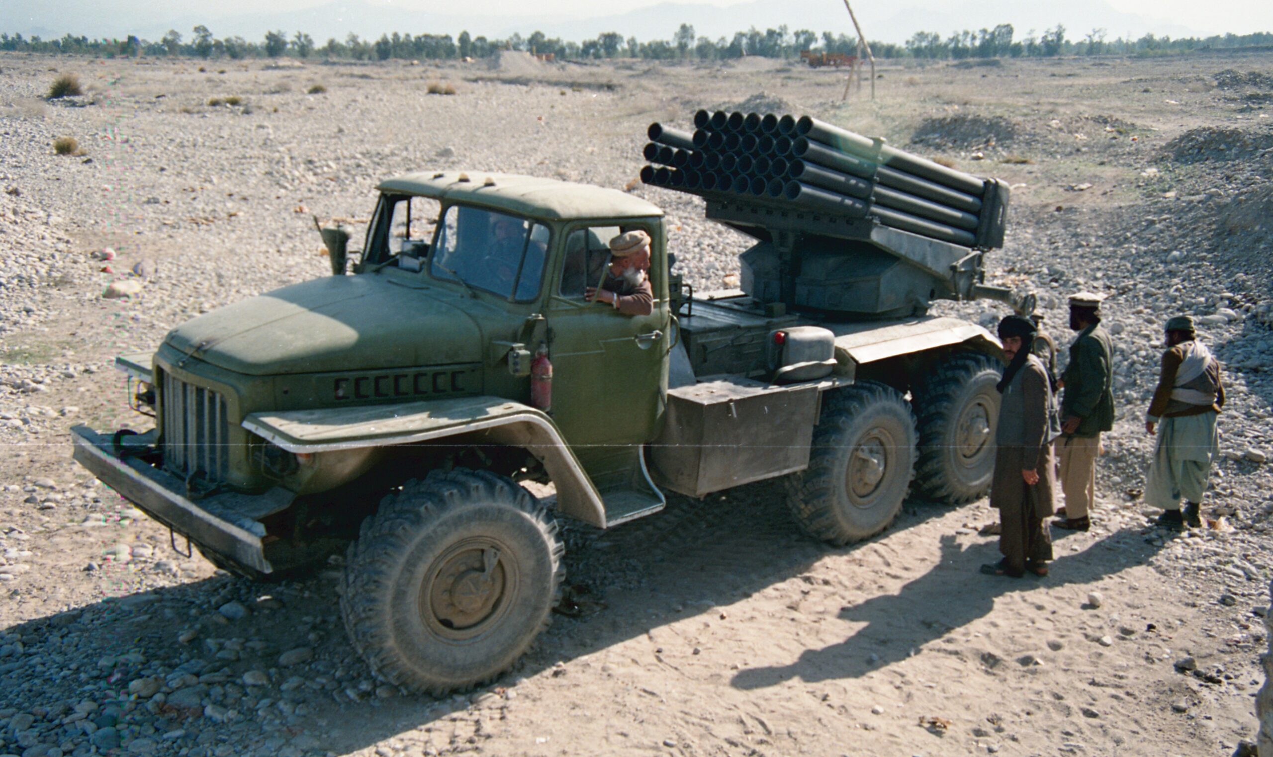 Muj loading a BM-40 rocket launcher fixed in a mil — 1990-03-01T00:00:00Z Dönemi Askeri Tarih Belgesi
