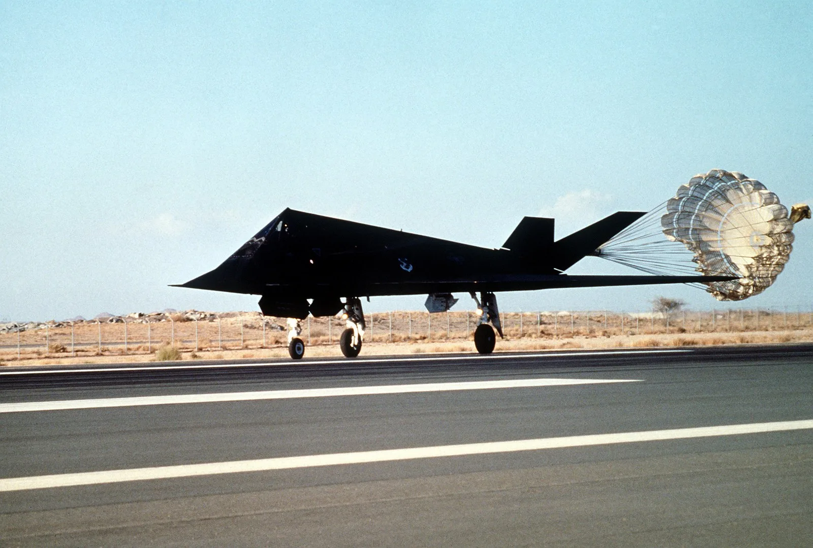 Sessizce Görünür Hale Gelen F-117 Nighthawk Smithsonian'da Ziyarete Açıldı