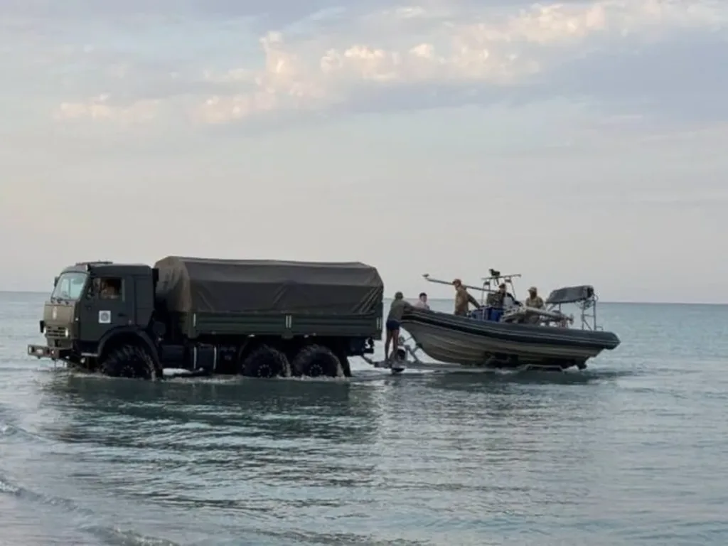 Kazakistan Denizde Ölen Askerleri İçin Tüyler Ürperten Yas Tutar: Yetkililer Gözaltına Alındı